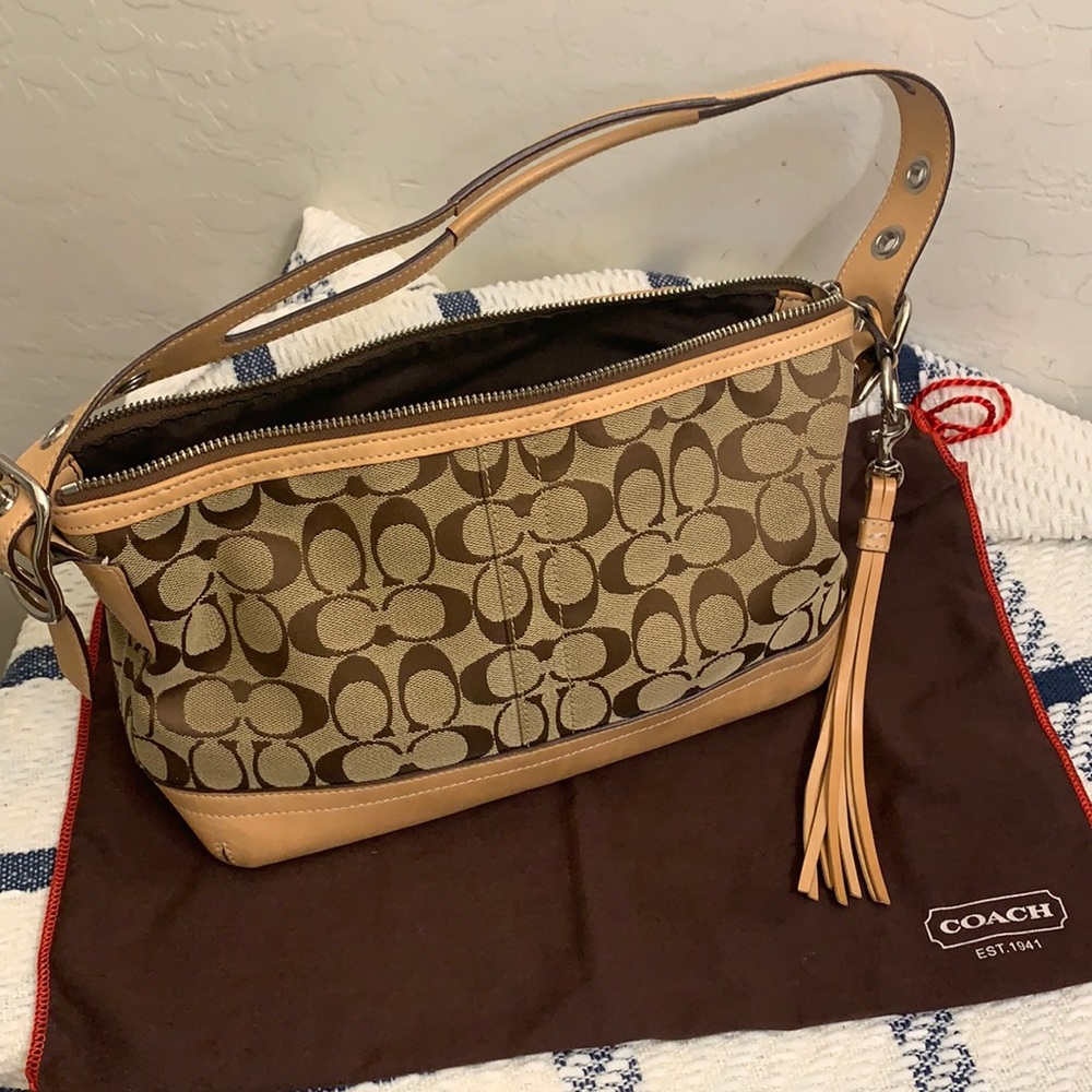 Coach signature logo shoulder bag w/ duster